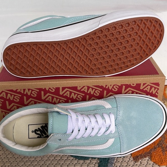 Vans WMNS Old Skool Color Theory Canal Biue
VN0007NTH70
Sneakers - Picture 14 of 16